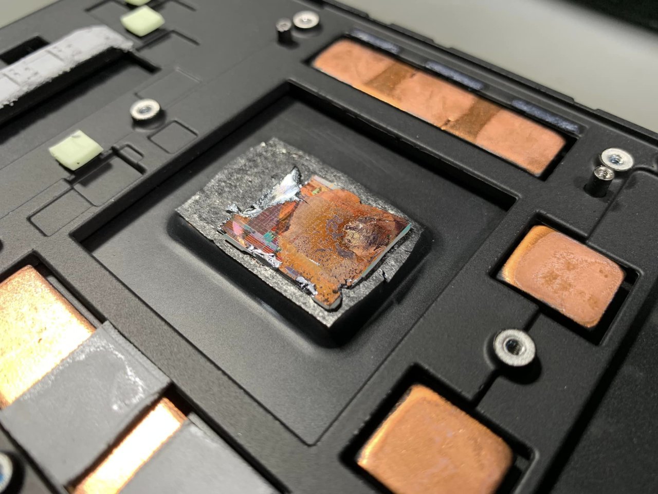 Broken Radeon RX 6000 cards are said to be caused by moisture damage