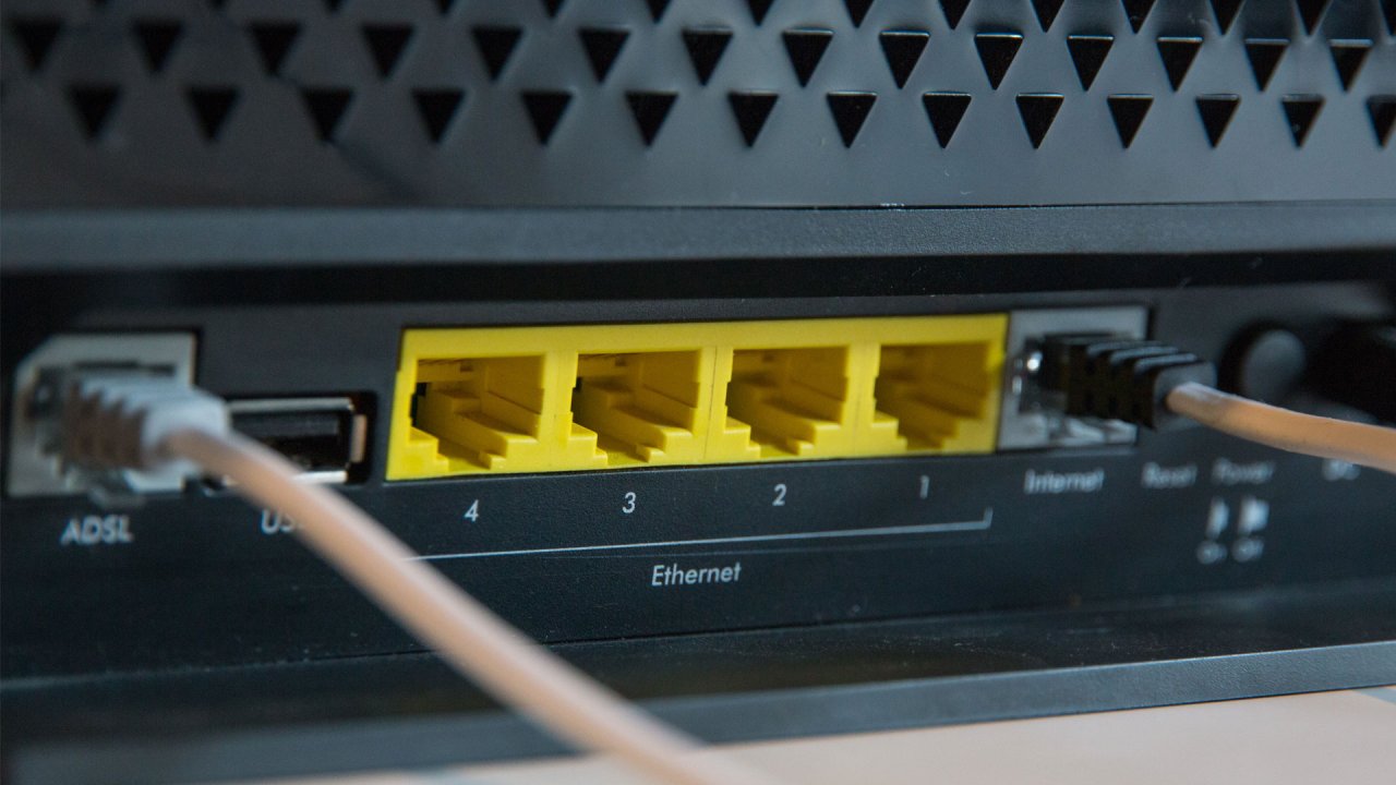 Botnets take over routers and surveillance cameras with zero day